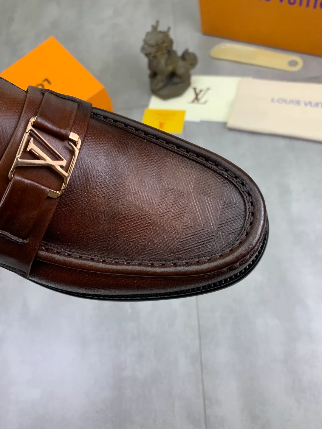 Men's men's shoes 💰P520 New style 💶[LOUIS VUITTON] Water-dyed Niuli Original order New style 🍀LV Louis Vuitton *——Top version of LV classic leather shoes! Made of imported original calfskin, original leather side strips and wear-resistant high-end rubber outsole! High quality products! Color: Black optional Size: 39-44 (45 customized)